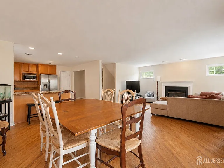 812 Columbus Ave — Photo 14