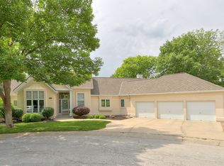 8423 N Vista Cir, Parkville, MO 64152