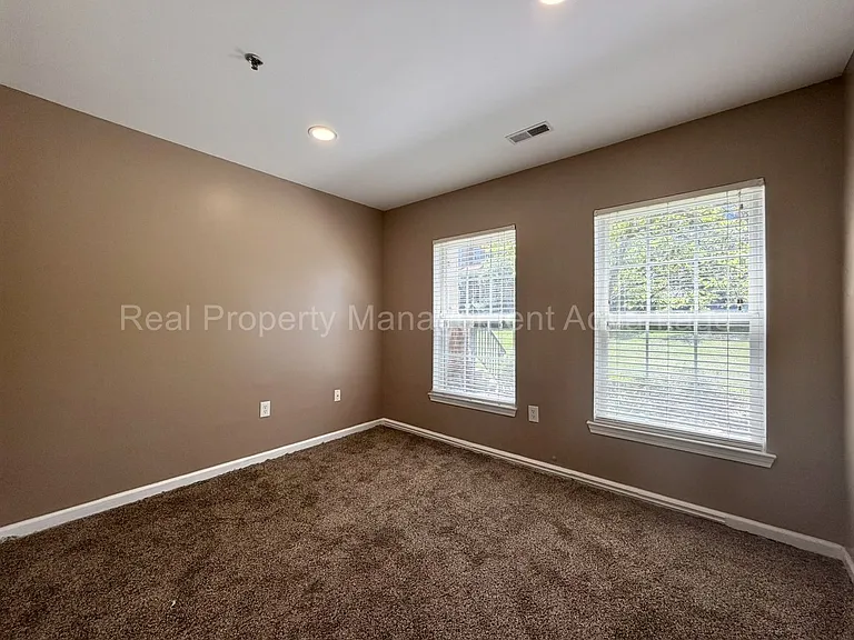 25582 Saint James — Photo 23