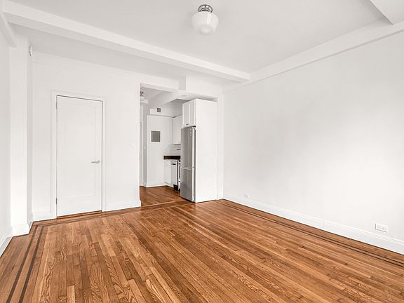 4th image of 208 W 23rd St APT 1003