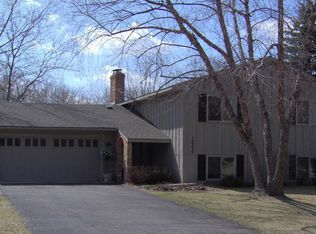 14335 Golf View Dr, Eden Prairie, MN 55346