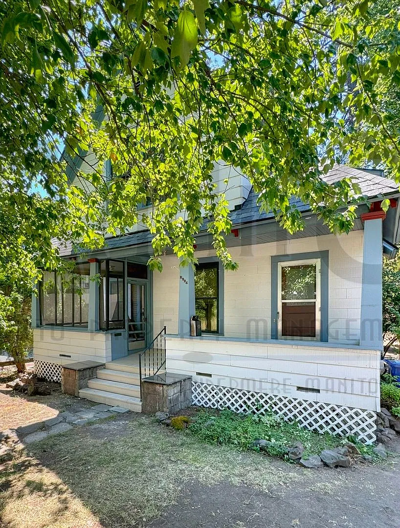 Vintage Craftsman In Prime Location! — Photo 1