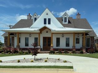 1910 Gaines St, Pea Ridge, AR 72751