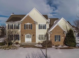 1844 Springhouse Dr, Oconomowoc, WI 53066
