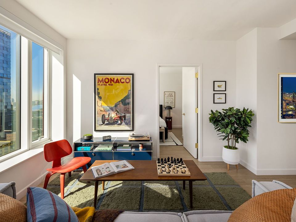 1st image of 550 10th Ave #2102