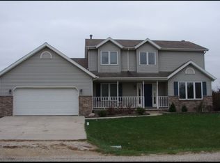801 Hollie Dr, Heyworth, IL 61745