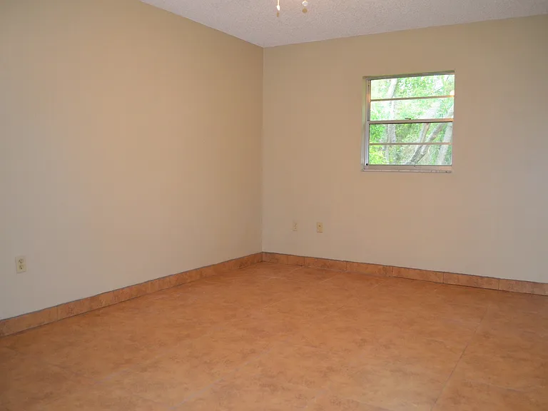 4413 Quintara St — Photo 10
