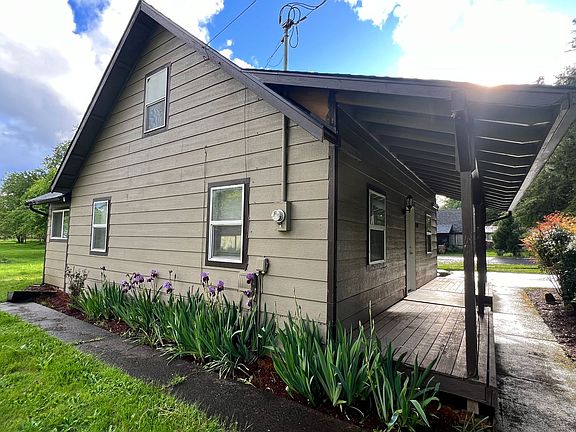 3rd image of 1321 Tamarack St