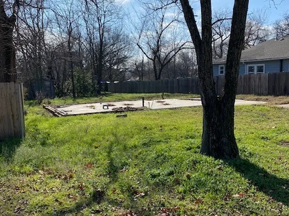 216 E Akard St, Weatherford, TX 76086