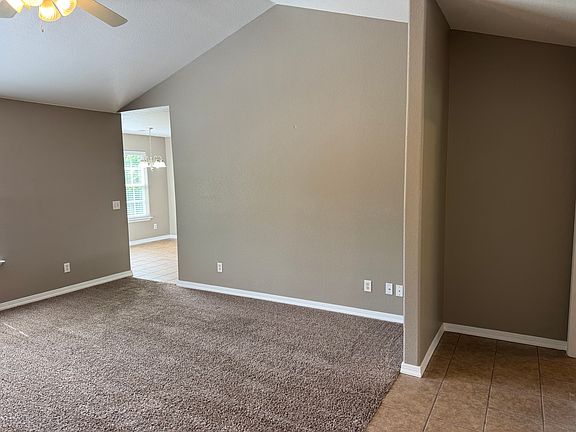 3rd image of 6 Olmsted Ln
