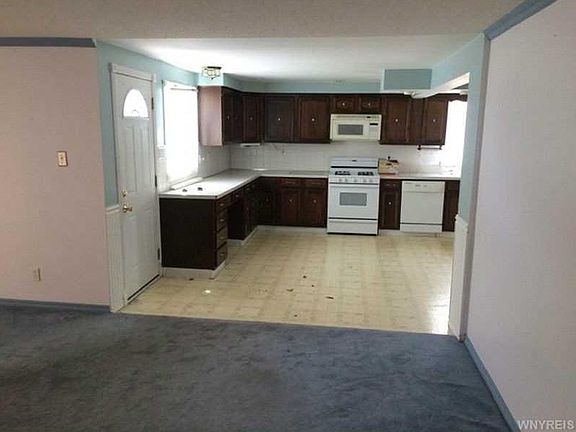 5th image of 72 Elaine Ct