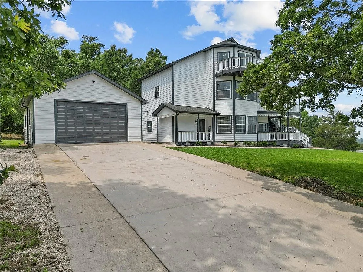 4 bed, 4.0 bath, 2744 sqft, $3,400 — Photo 3