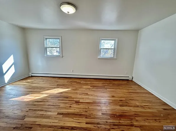 6214 Meadowview Avenue image 7 of 8