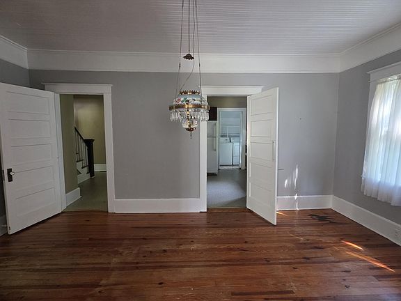 2nd image of 439 Lake View Rd