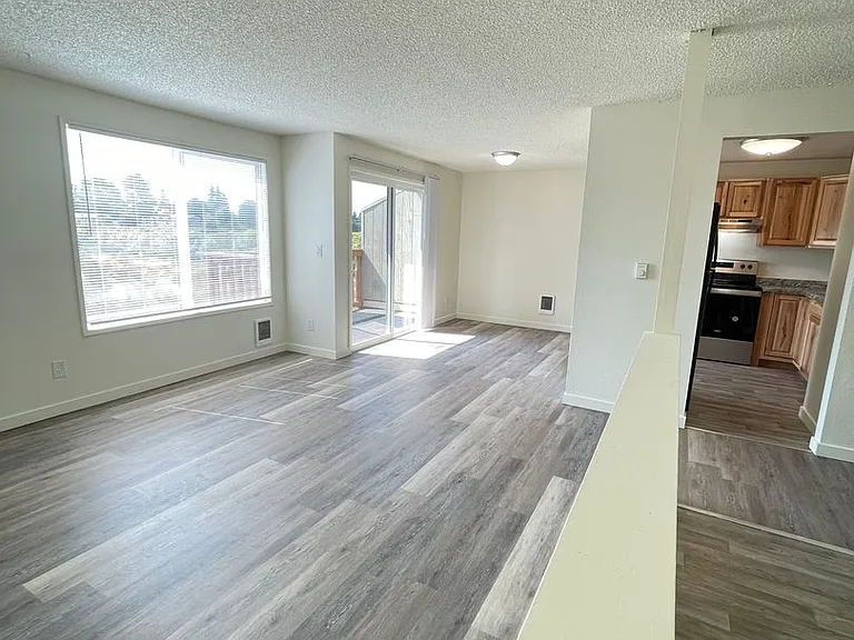 404 27th St SE — Photo 1
