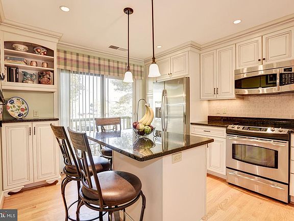 2nd image of 2148 Chesapeake Harbour Dr E