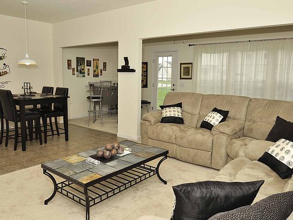 3rd image of 102 Clay Ct