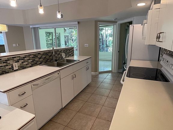 5th image of 1442 La Petite Ct