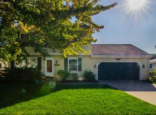 1058 Green Acres Ln, Neenah, WI 54956
