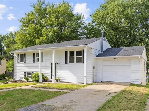 3119 Jennifer Ln, Country Club, MO 64506