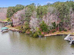 9 Country Club Dr, Gasburg, VA 23857