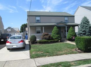 216 Sherry St, Woodbridge, NJ 07095