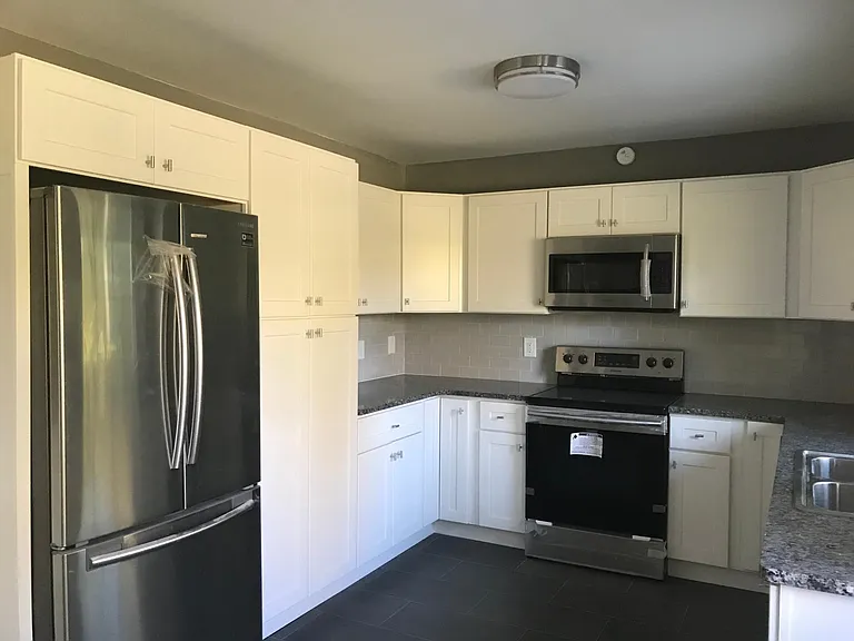 1002 Dover Rd SE — Photo 3