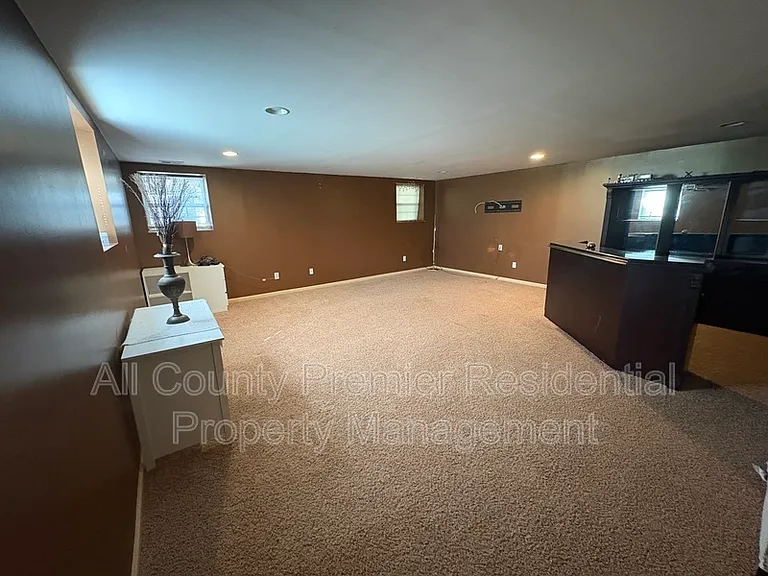 74 Oxford Ct — Photo 15