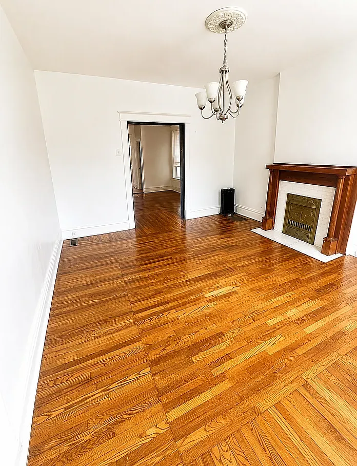3 bed, 2.5 bath, 1900 sqft, $2,350 — Photo 2