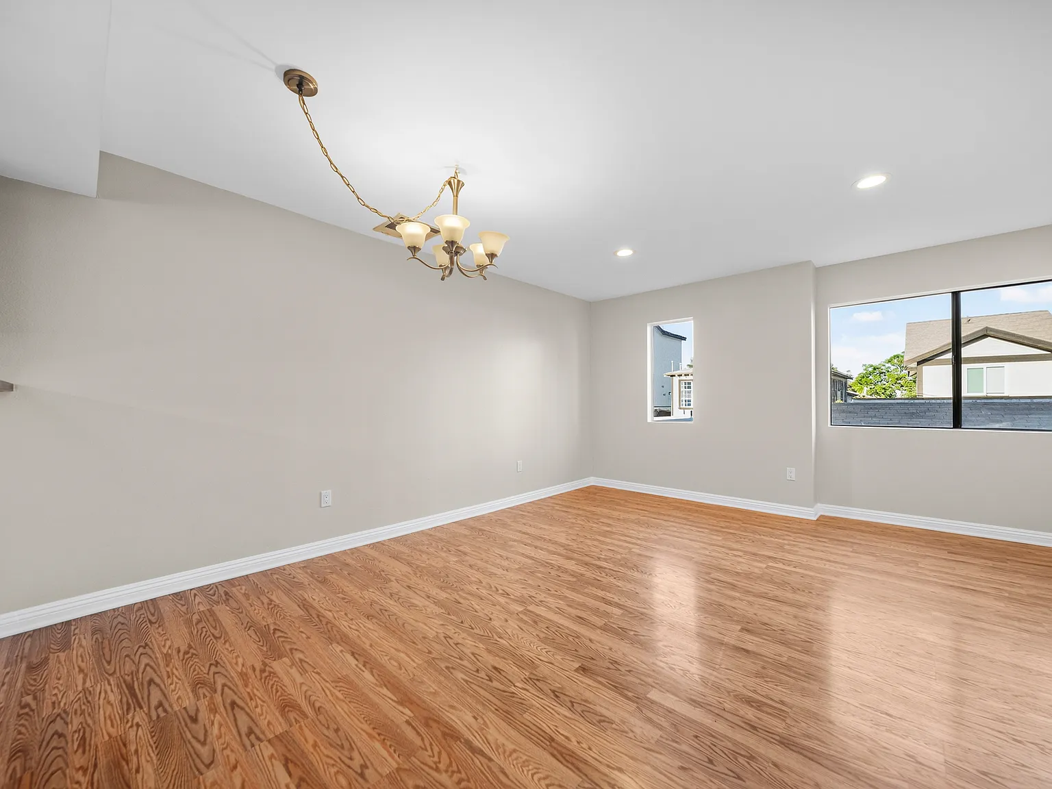 2 bed, 2.5 bath, 1218 sqft, $3,000 — Photo 2