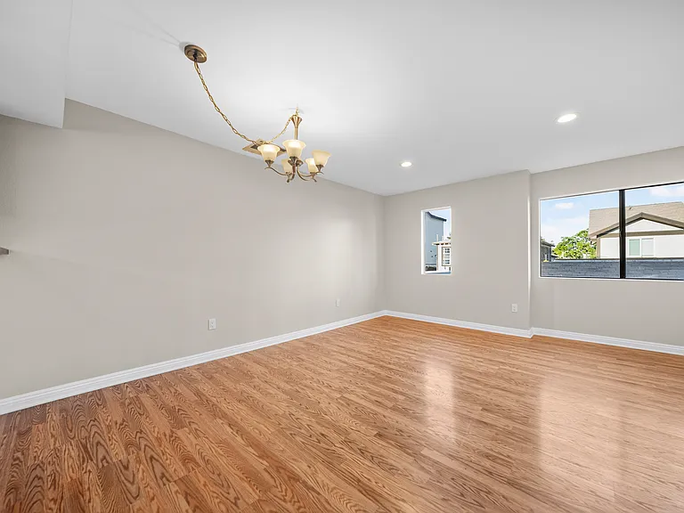 707 E Lomita Ave #4 — Photo 2