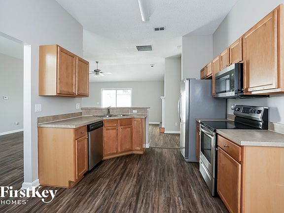 5th image of 12668 Willow Springs Ct