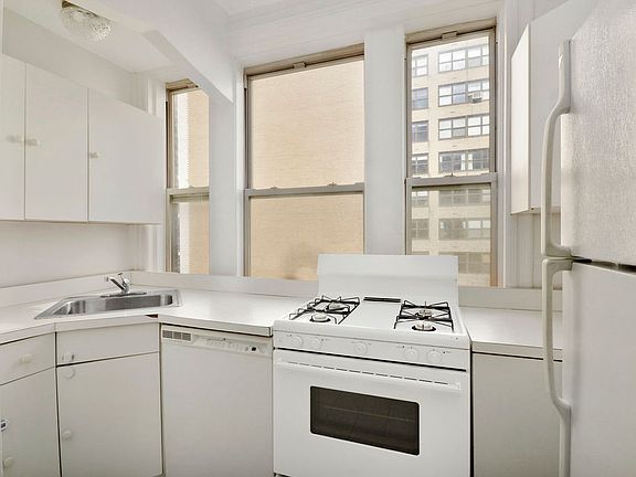 2nd image of 125 E 17th St APT 61