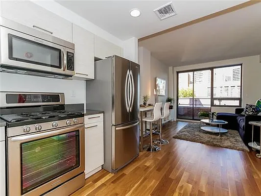 Sold by Avenue Sotheby's International Realty | media 10