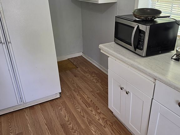4th image of 5 1/2 Walker St