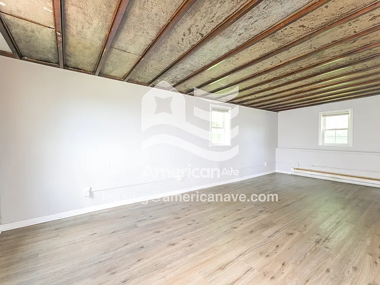 1348558_007_main_bedroom_7.jpg