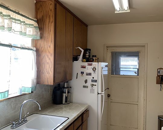 5th image of 2051 Caspian Ave
