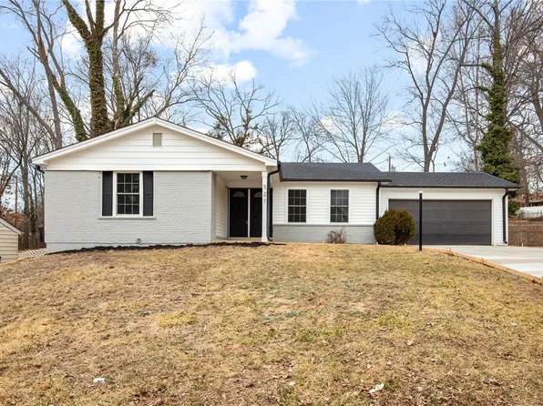 527 Ranch Dr, Ballwin, MO 63011