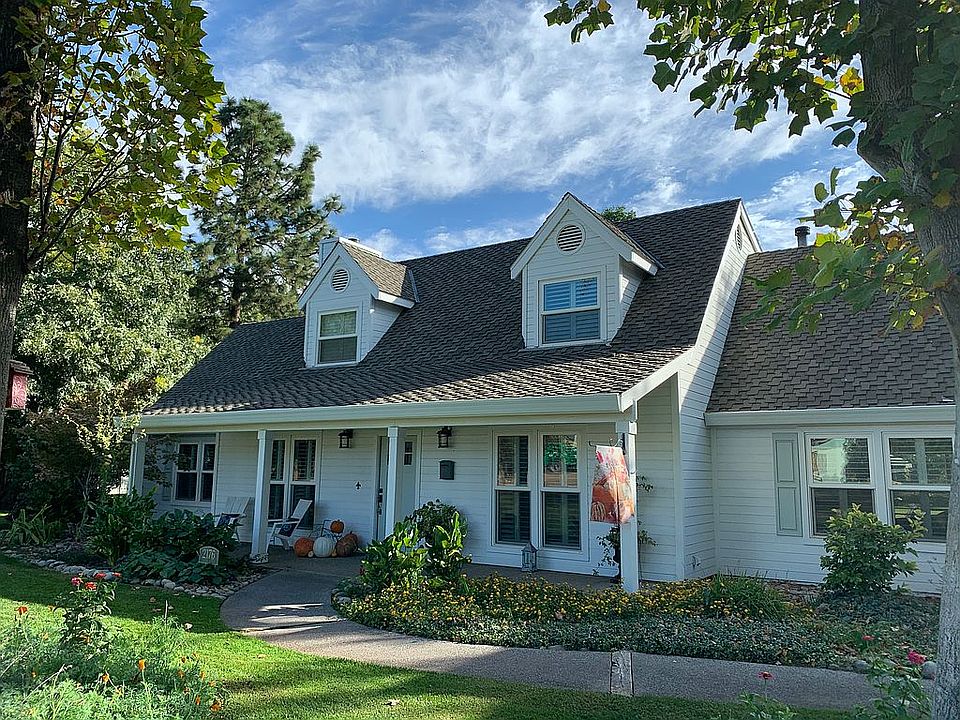 2nd image of 2176 Station Ave