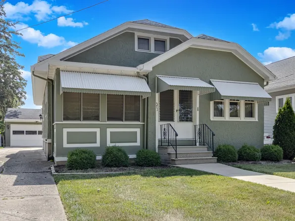 371 Elm St, Elgin, IL 60123