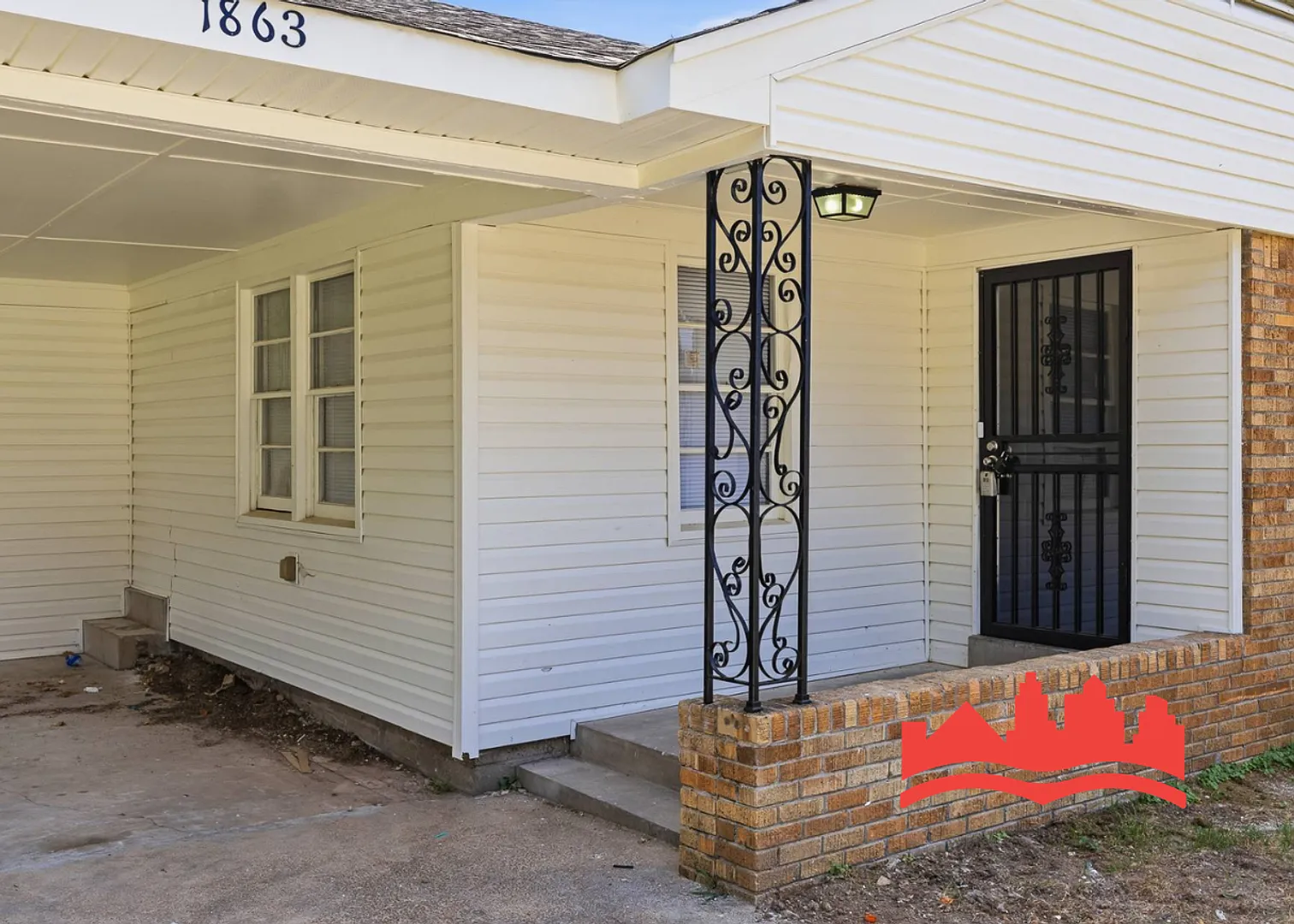 Welcome to 1863 Burnham Ave! — Photo 4