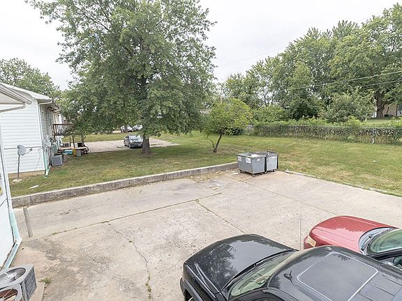 3rd image of 2916 Leeway Dr APT A