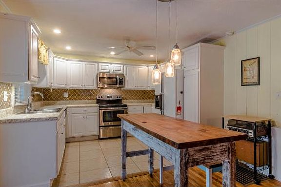 3rd image of 1601 Valley Dr