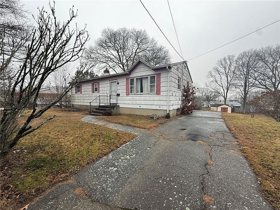 2nd image of 6 Holmes St