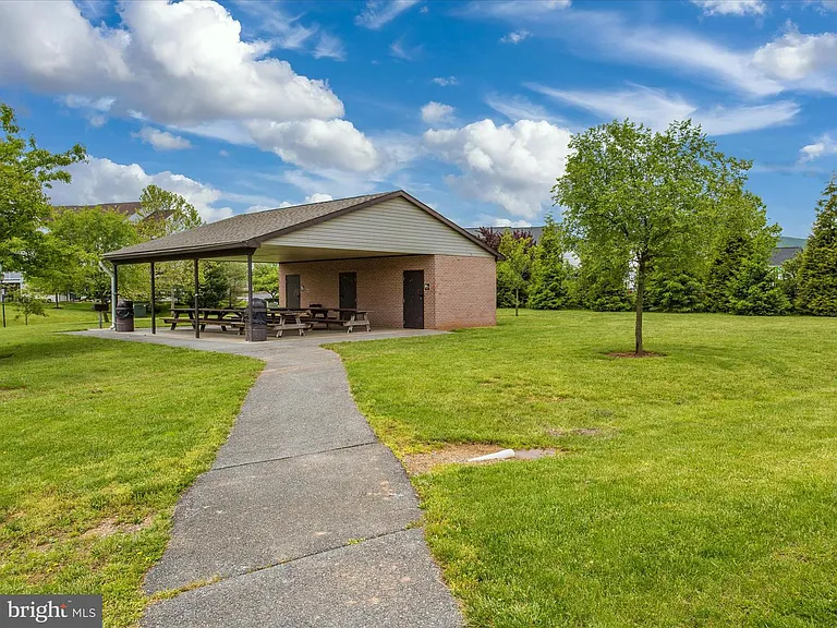 2422 Cobblestone Way — Photo 50