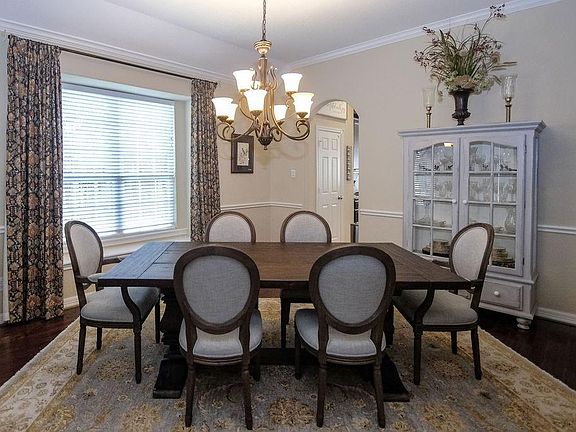3rd image of 3014 Poplar Isle