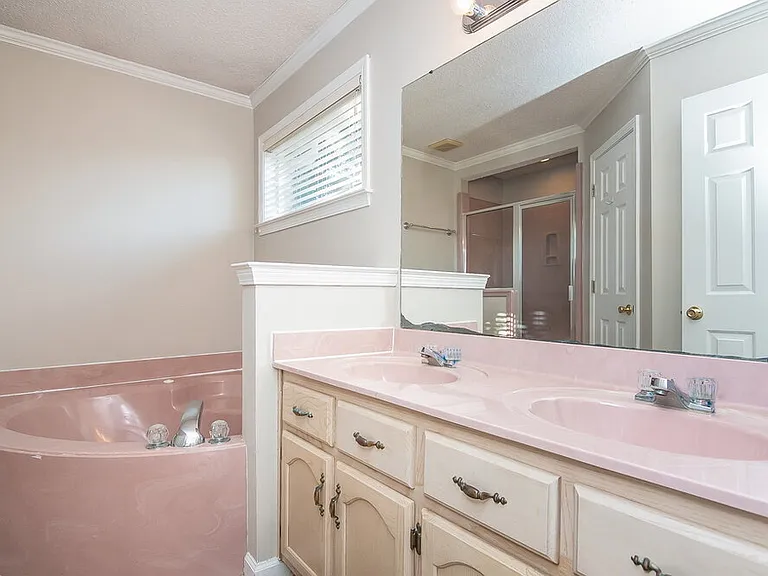2214 Lake Hill Ct — Photo 12
