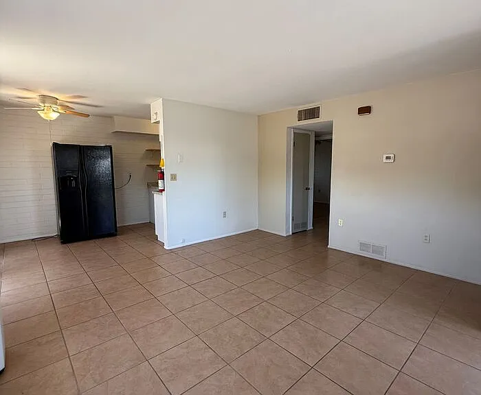 2550 N Park Ave — Photo 2