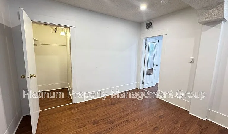 933 18th Ave SW #6 — Photo 10
