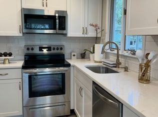 15 Davis St APT 2, Abington, MA 02351
